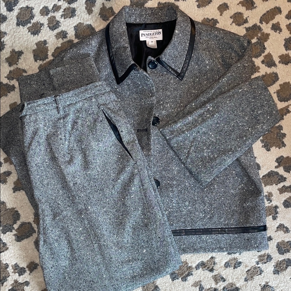 Womens Pendleton wool suit. Vintage, excellent condition.